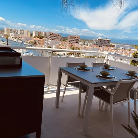 Serenity, Canal, Amarre, Piscine Et Jacuzzi