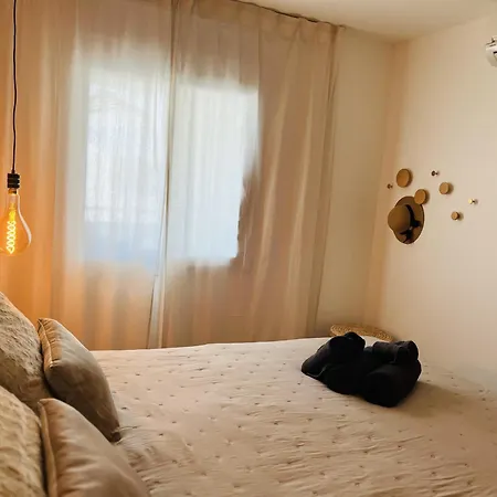 Apartment Serenity, Canal, Amarre, Piscine Et Jacuzzi Roses